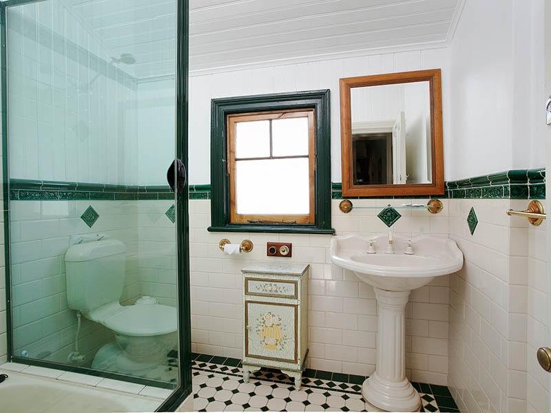 bathrooms image greens, whites 525085