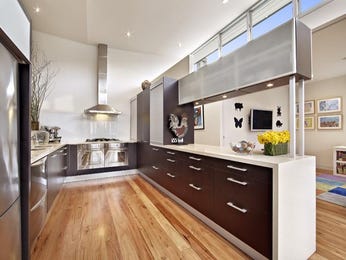 Shaped Kitchen Design on Country U Shaped Kitchen Design Using Floorboards   Kitchen Photo