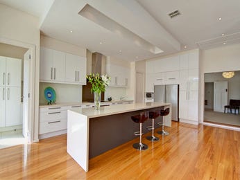 Modern island kitchen design using floorboards - Kitchen Photo 414582